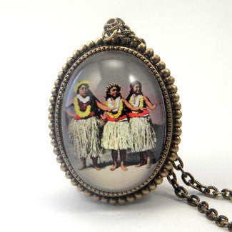 Hula Girls - The Hawaiian Island Dance Deluxe Pendant Necklace